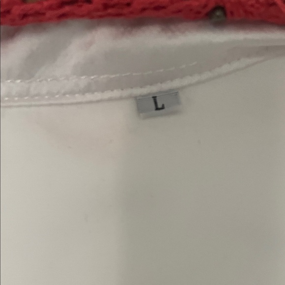 Elegant White Satin Blouse - Picture 4 of 5